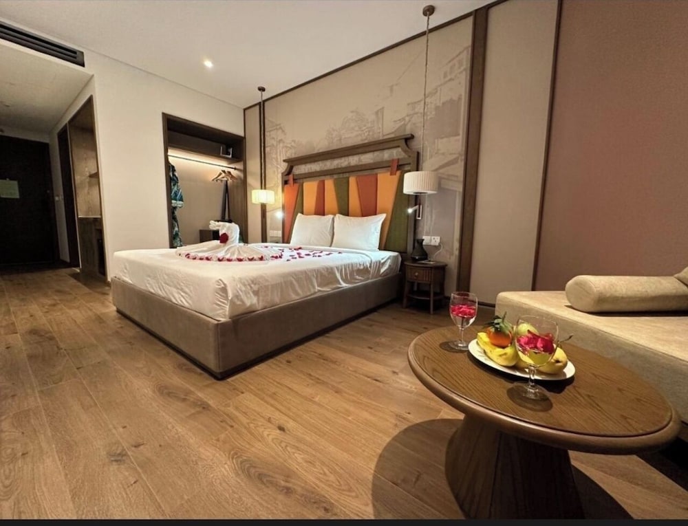Standard Studio, Private Bathroom, Partial Ocean View