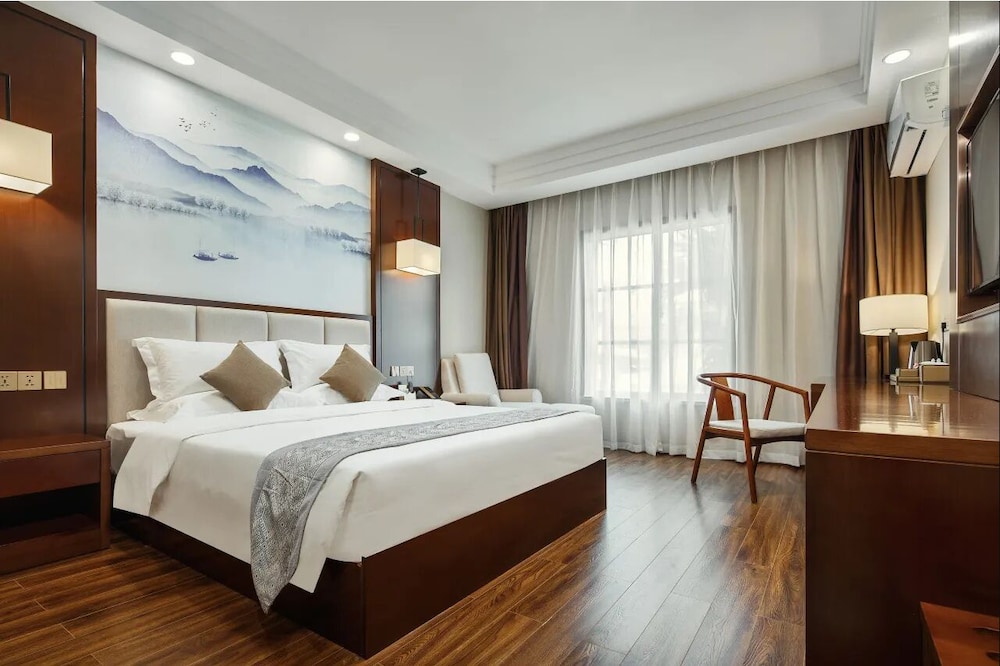Superior Double Room, City View