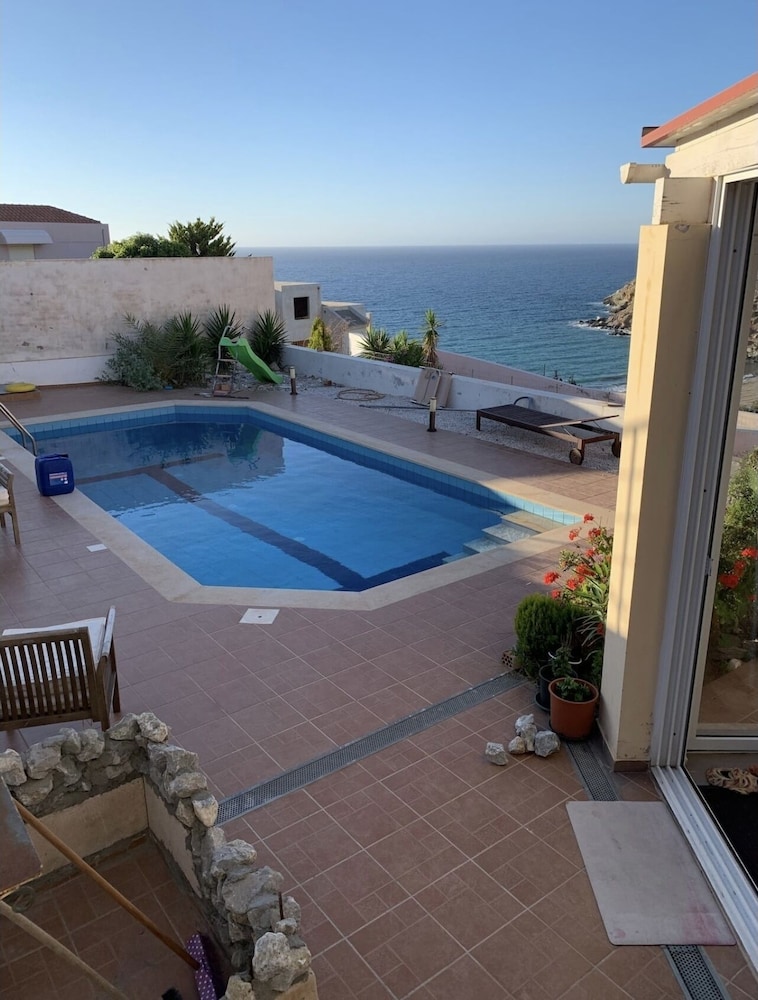 Villa photo 2