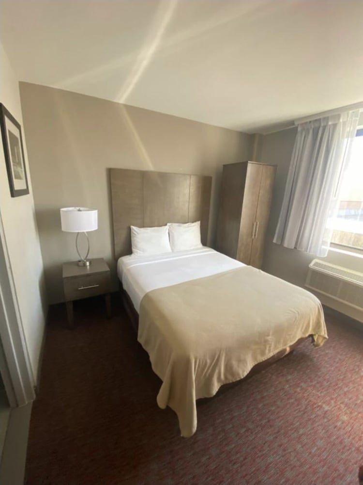 Room, 1 King Bed, Non Smoking photo 1