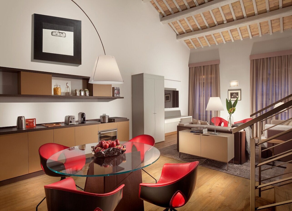 Ambassador Suite photo 2