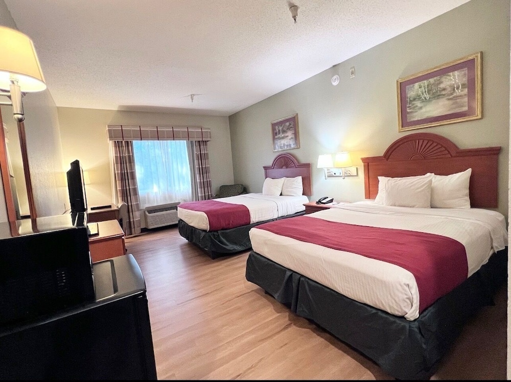 Room, 2 Queen Beds, Smoking photo 1