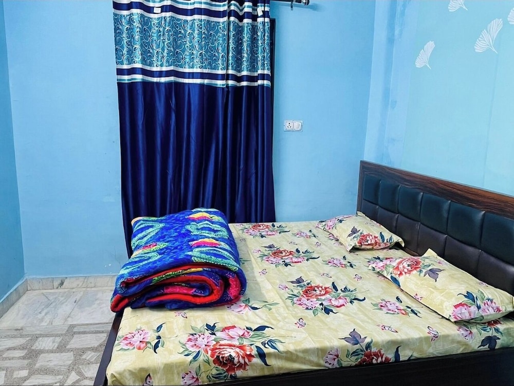 Room, City View