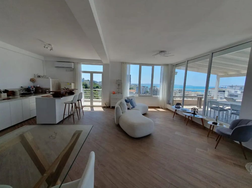 Grand Apartment