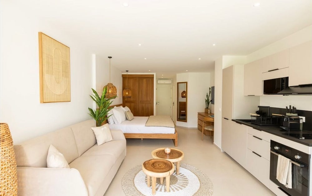 Deluxe Studio Suite, Balcony, Ocean View