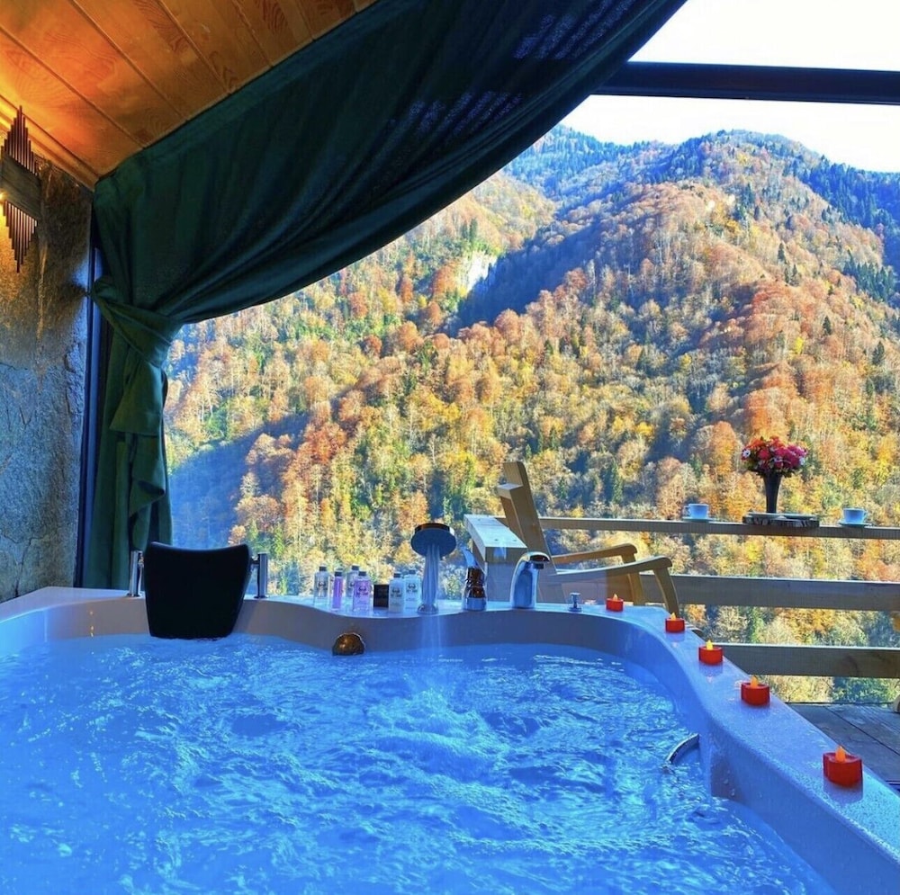 Honeymoon Studio, Mountain View