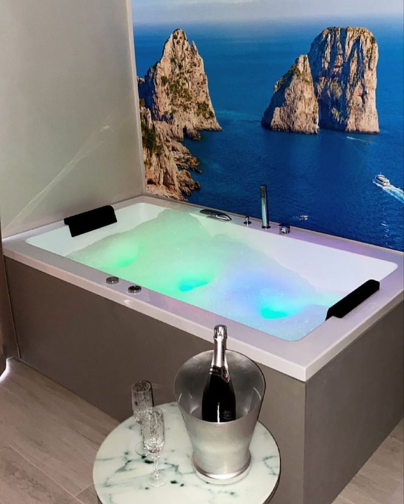 Luxury Room, Jetted Tub