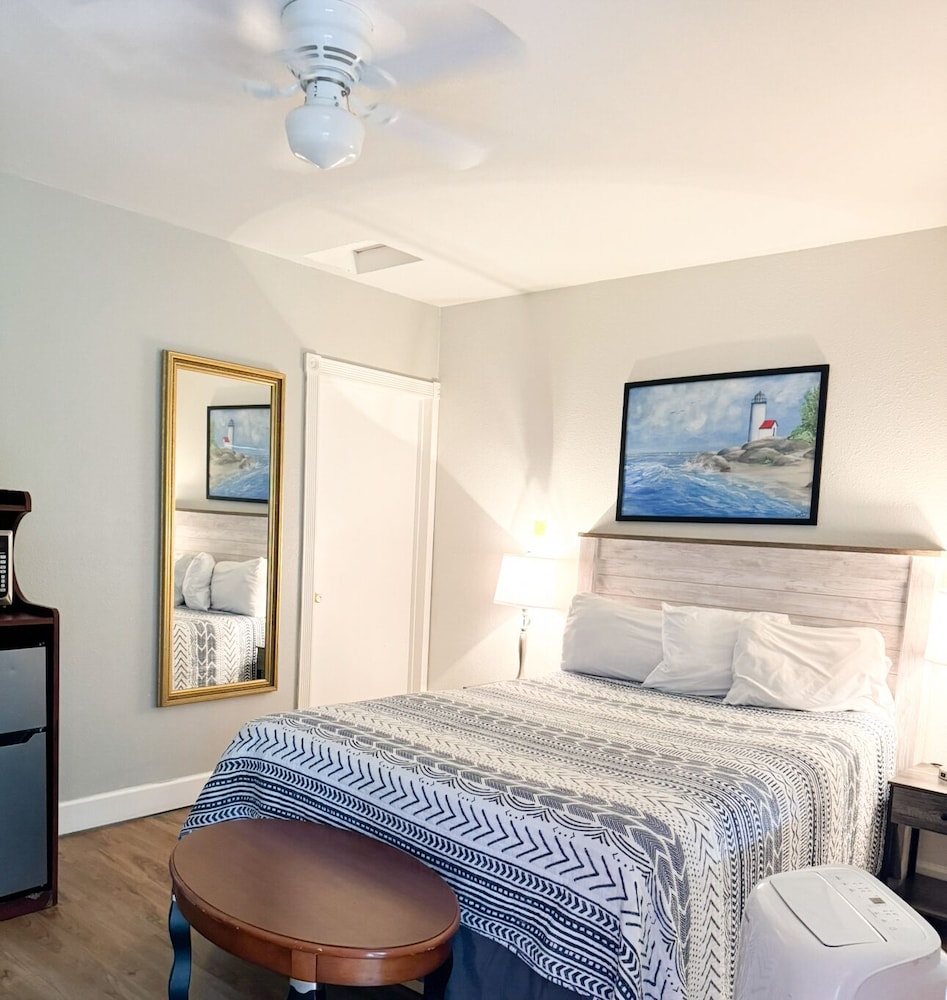 Standard Room, 1 Queen Bed photo 1