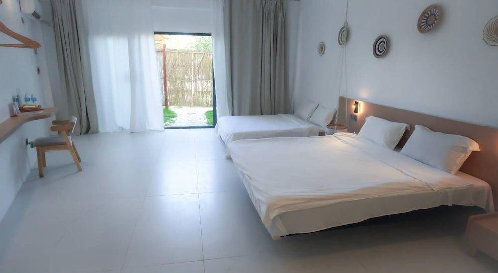 Deluxe Room, Multiple Beds, Garden View, Garden Area photo 2