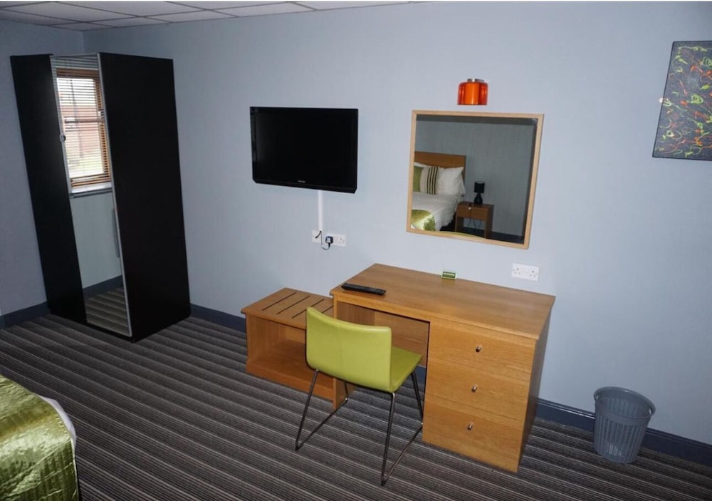 Family Room (2 adults and 2 children) photo 1