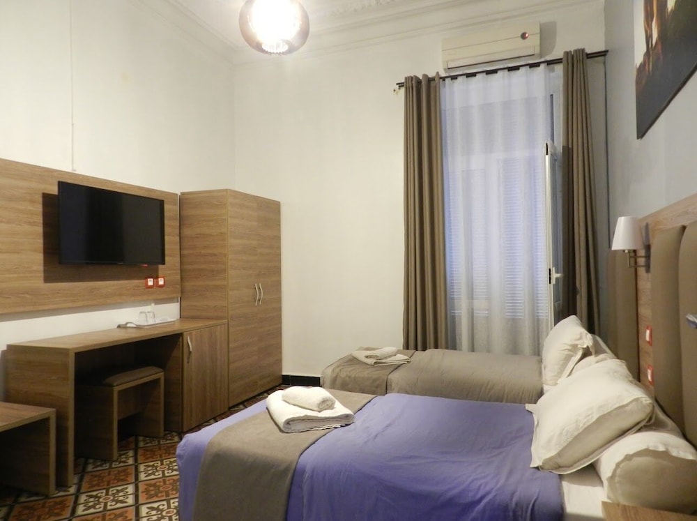 Standard Twin Room - Photo 1