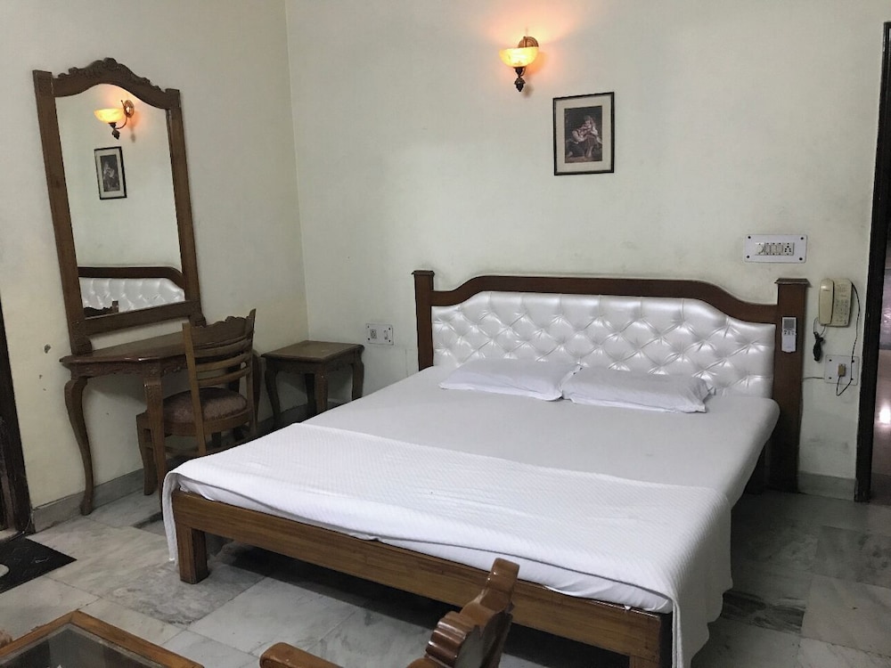 Economy Room, City View photo 2