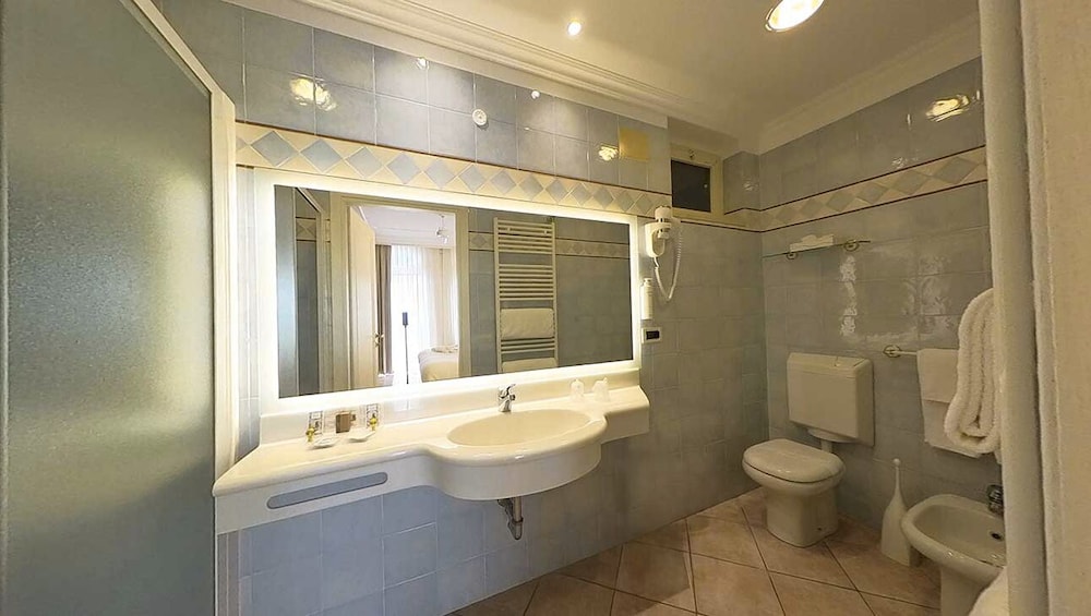 Standard Room, 2 Bedrooms, Lake View - Photo 3