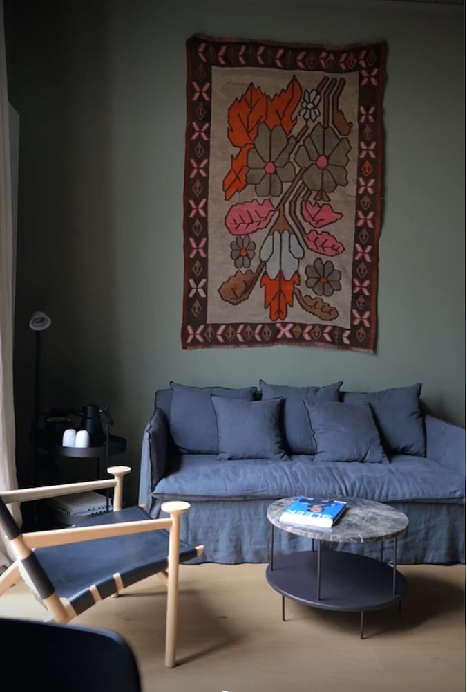 'giant' studio