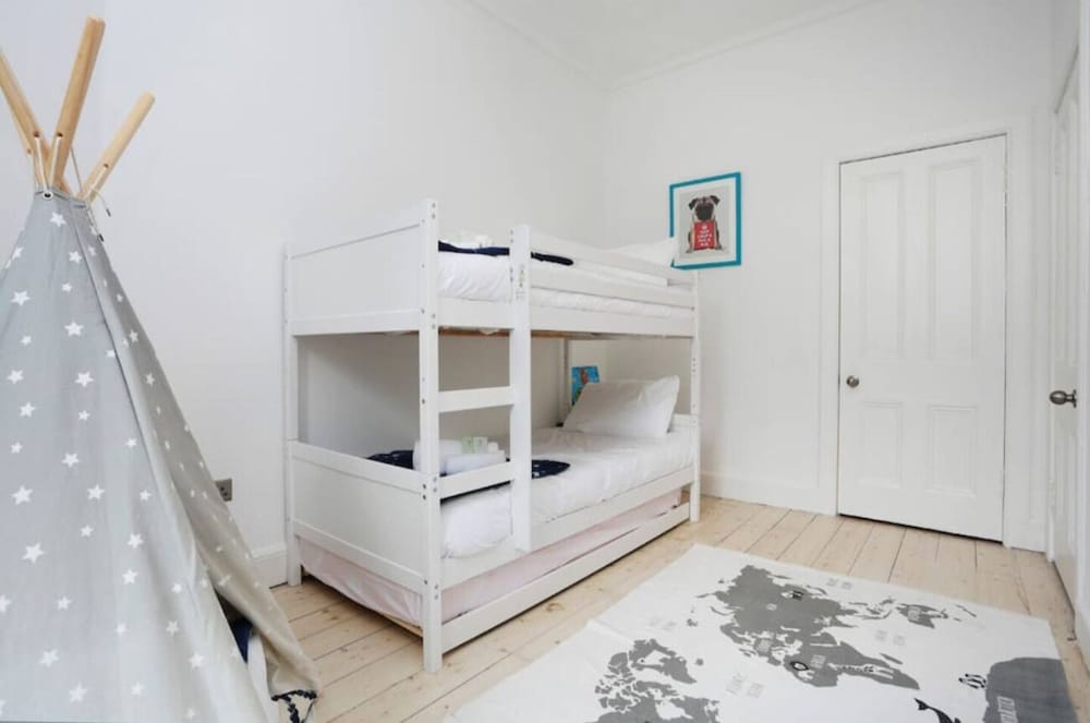 House, 2 Bedrooms photo 3