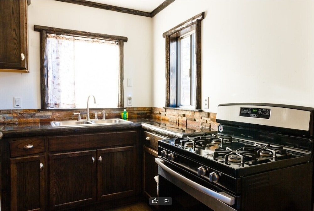 Deluxe Cabin, 2 Bedrooms, Fireplace photo 3