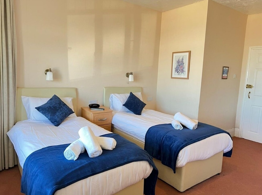 Standard Twin Room, Ensuite - Photo 1