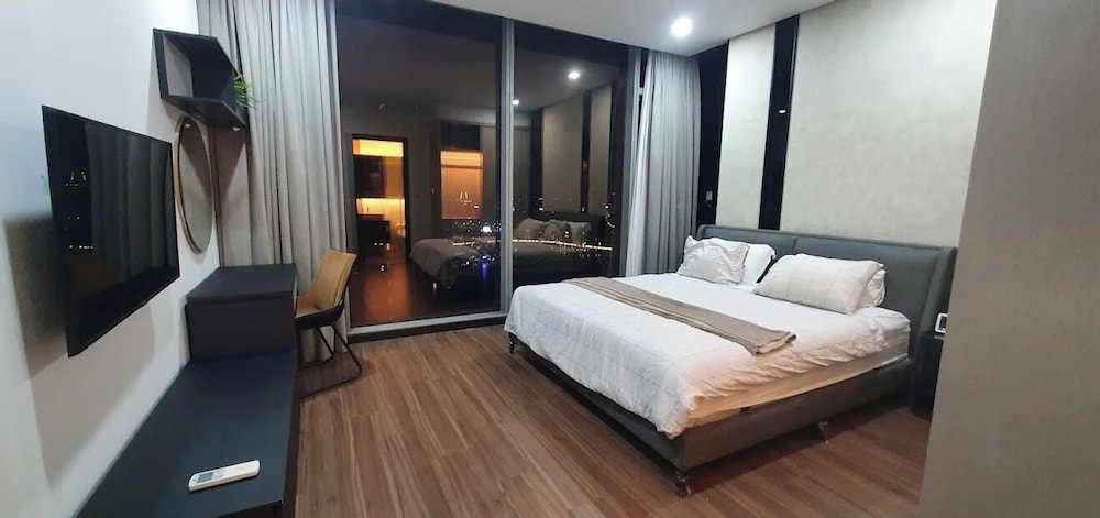 Economy Suite