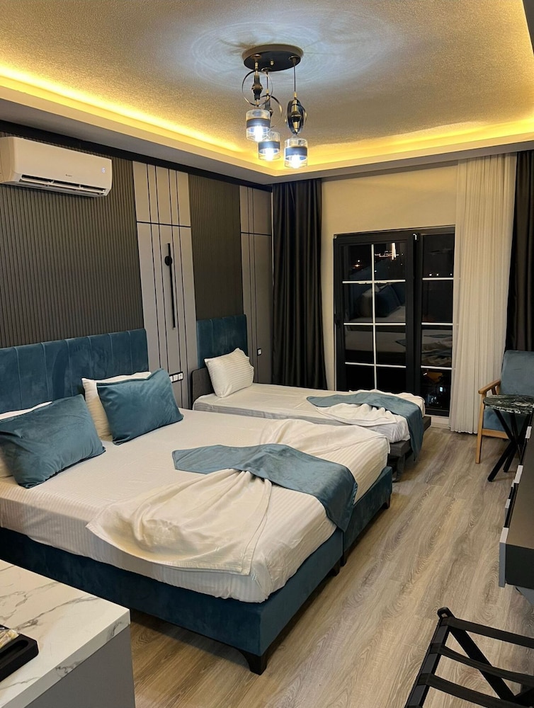 Economy Triple Room