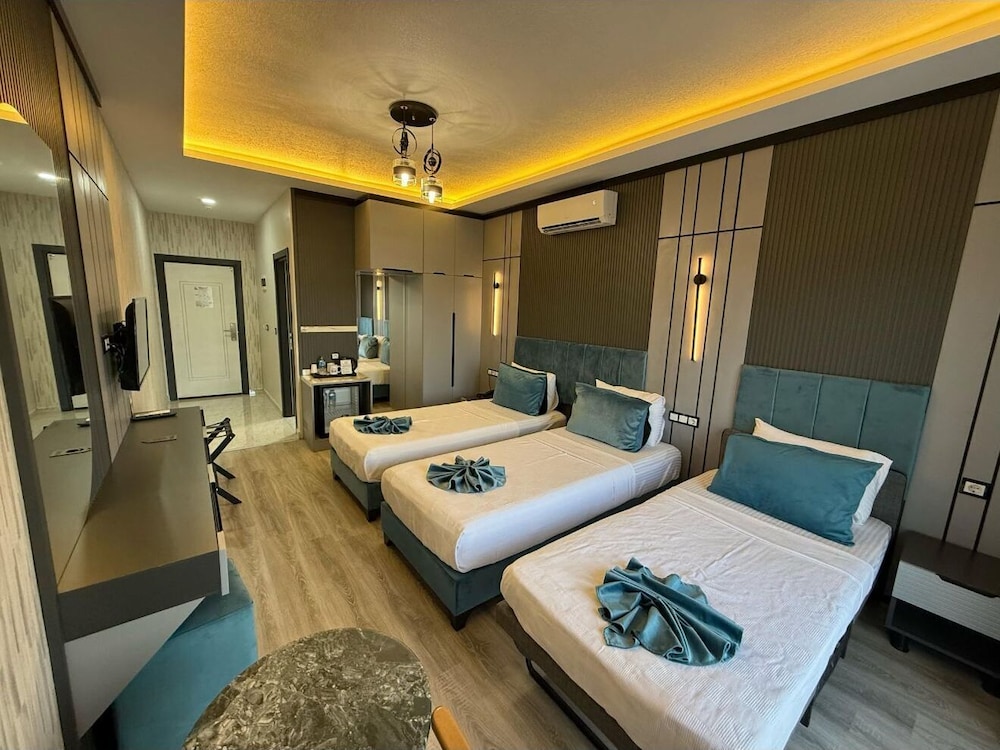 Economy Triple Room