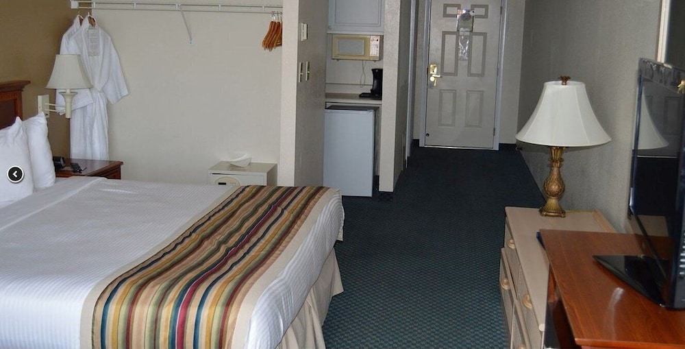 Standard Room, 1 King Bed with Sofa bed, Partial Ocean View - Photo 6