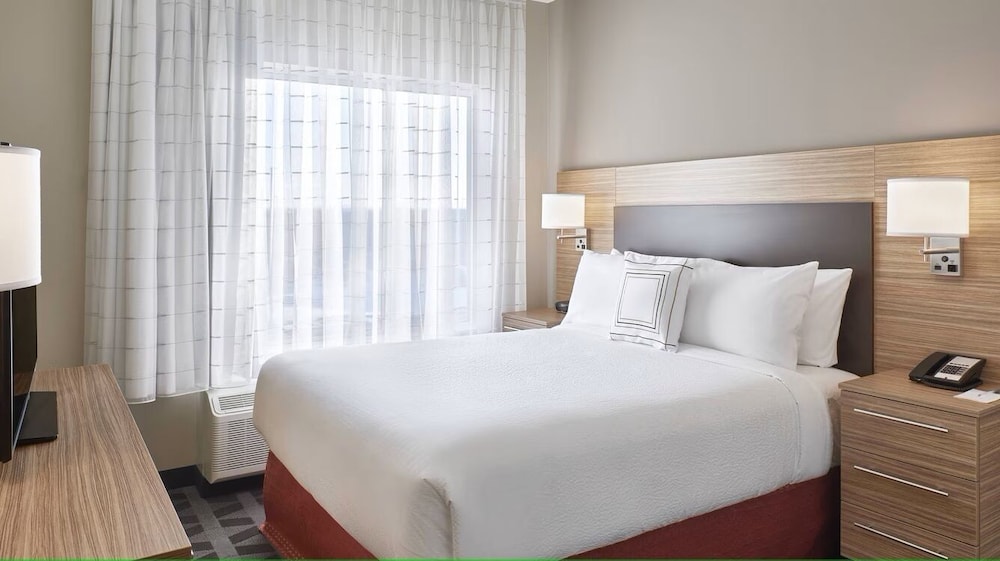 Suite, 1 Bedroom - Photo 1