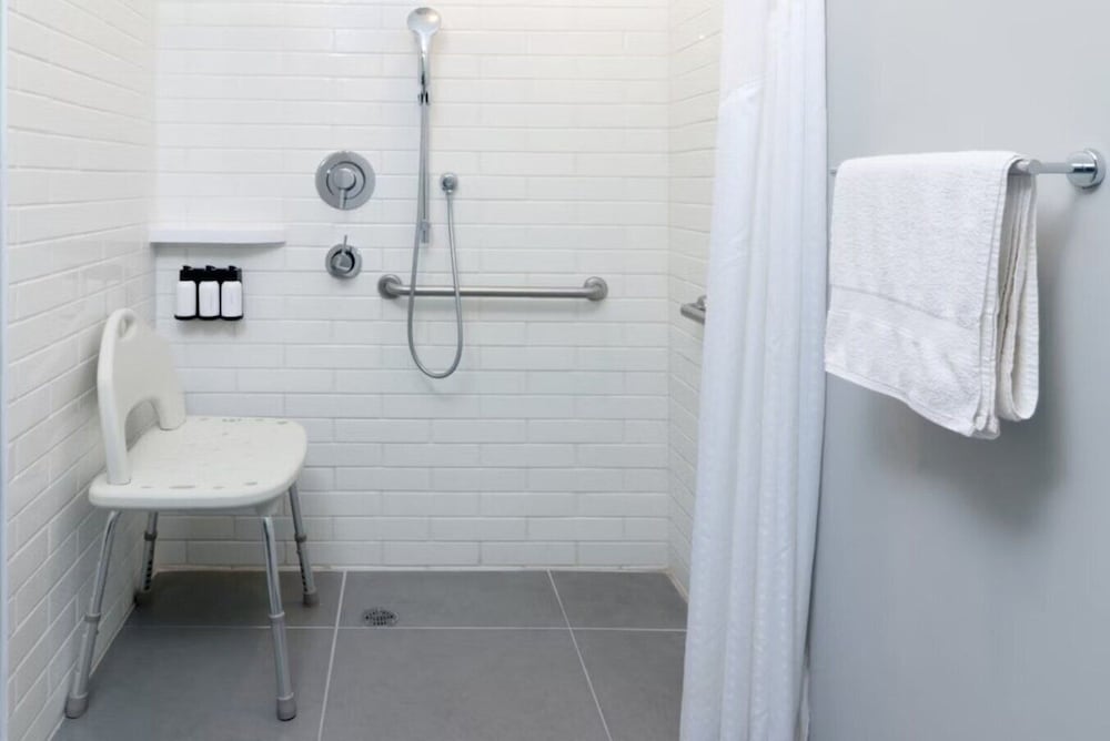 Standard Room, 1 King Bed, Accessible (Communications)