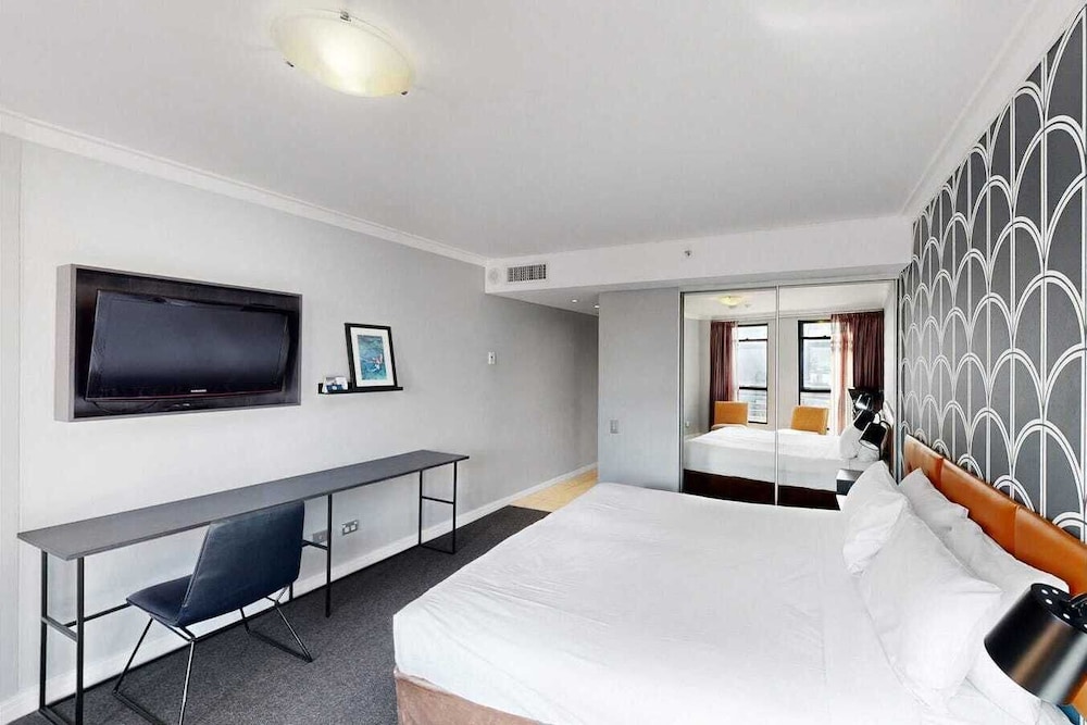 Classic Studio, 1 King Bed photo 3