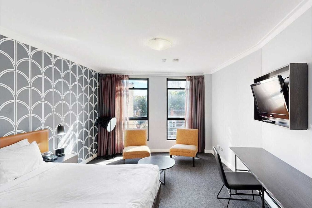 Classic Studio, 1 King Bed photo 2