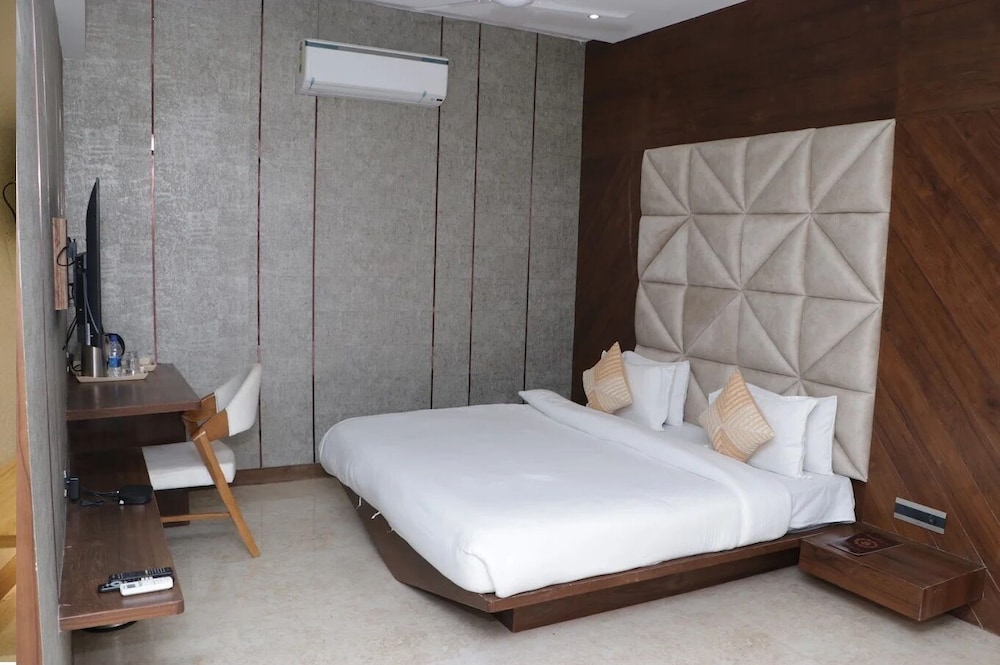 Standard Double Room, City View