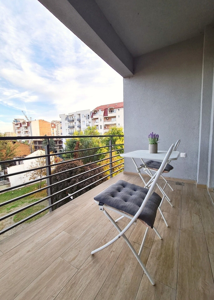 Deluxe Apartment photo 2