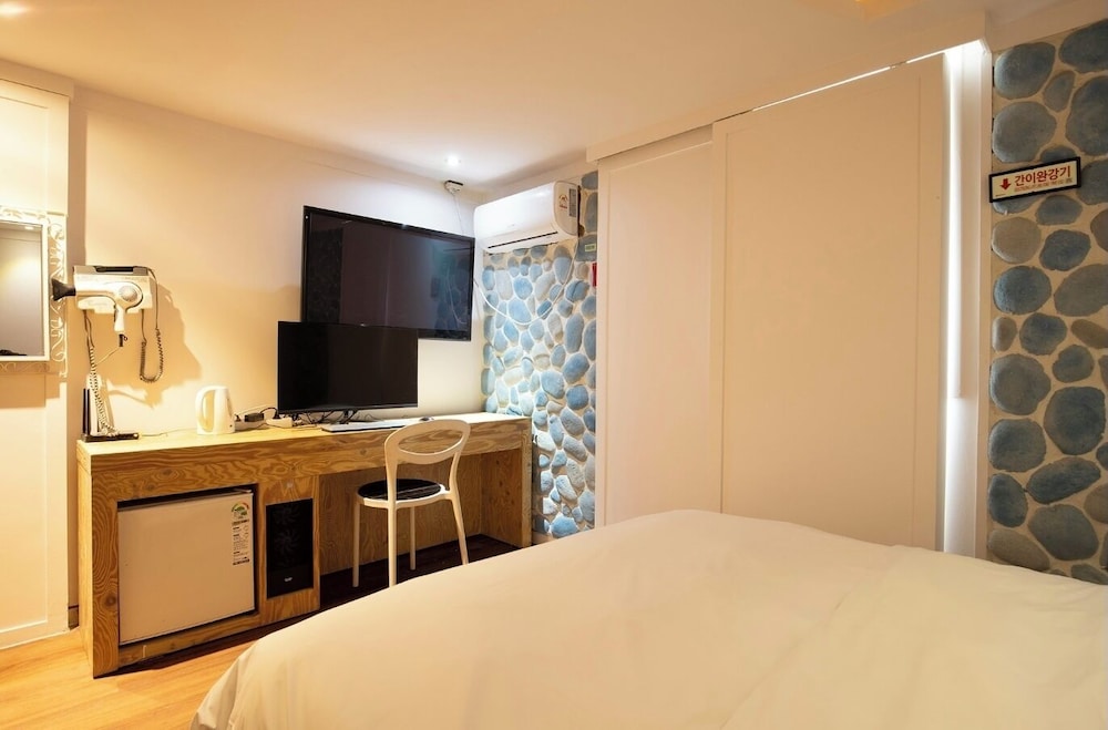 Annex B Building - Standard Room photo 2