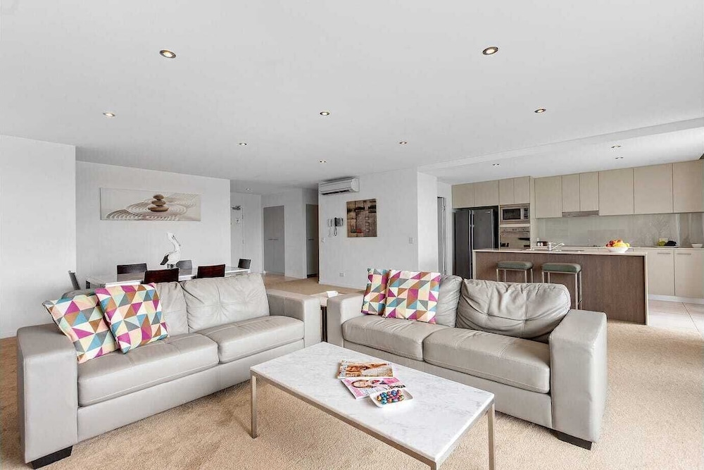 Family Apartment, 4 Bedrooms, Lake View