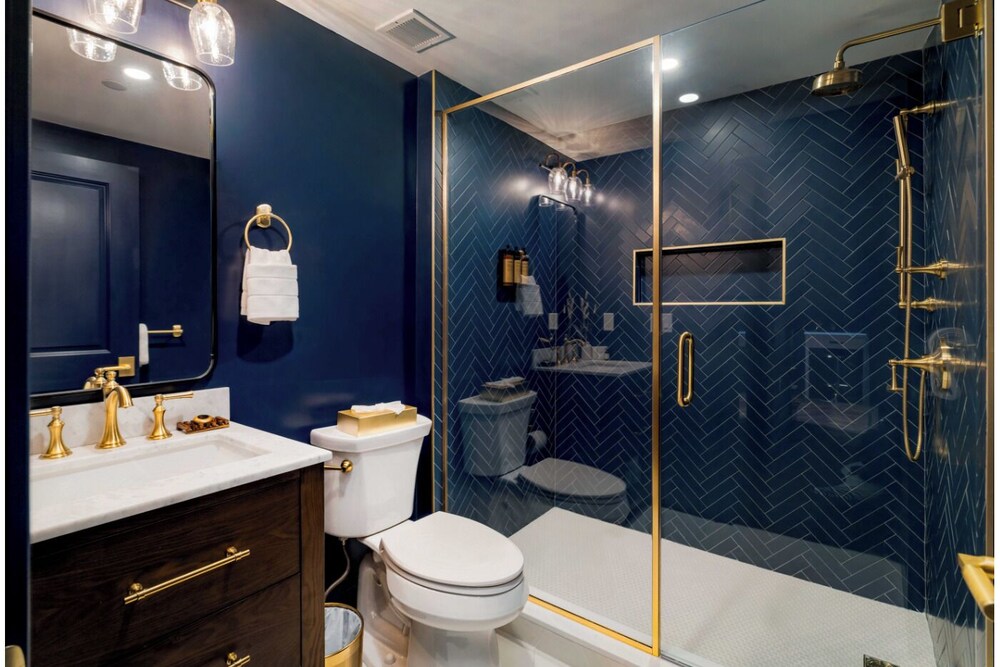 Lofted Queen Suite-Room 11