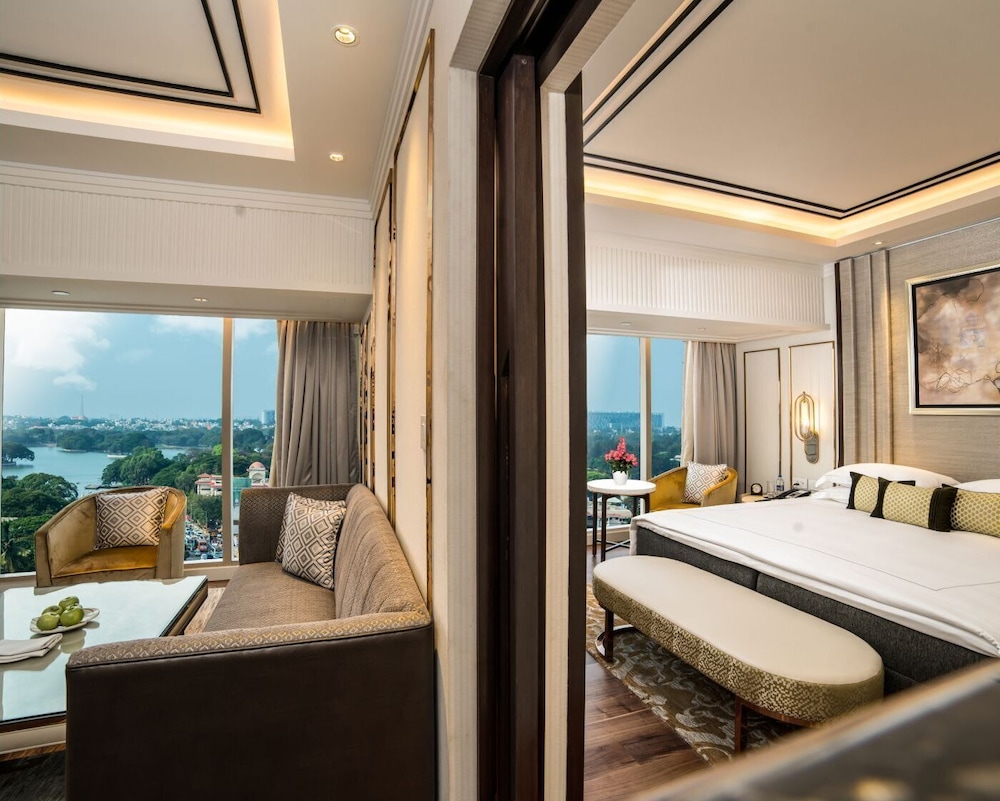 Deluxe Suite - Photo 6
