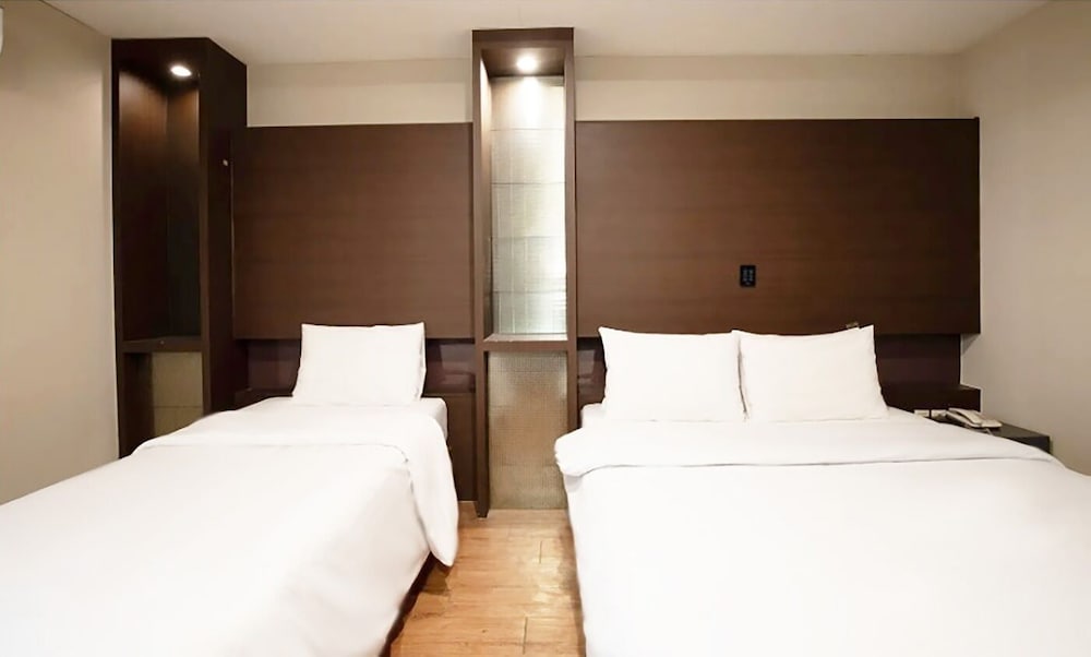 Premier Twin Room - Photo 5