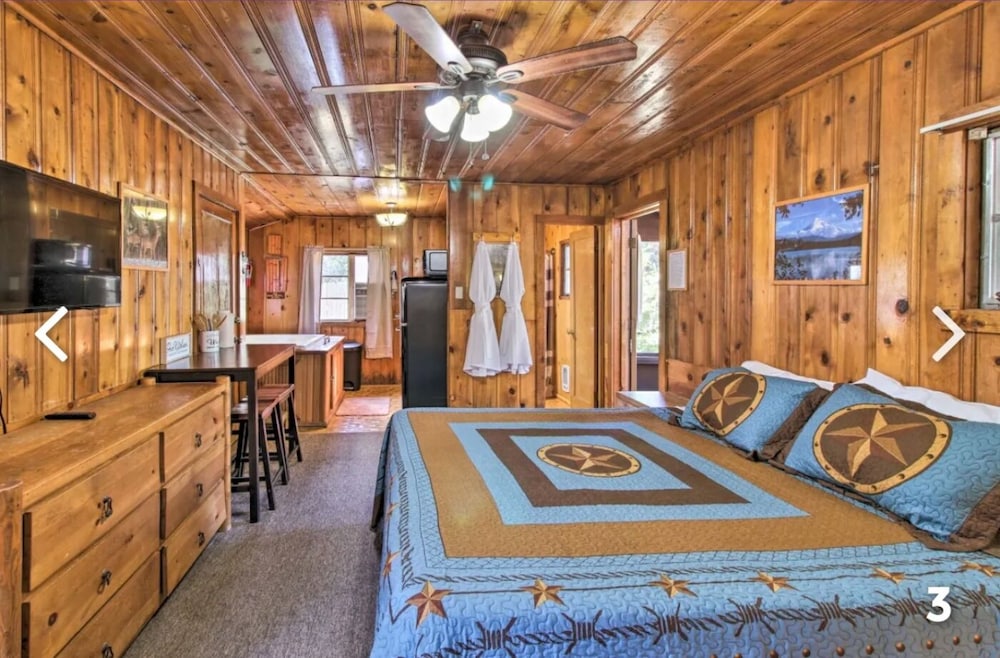 Signature Cabin photo 2