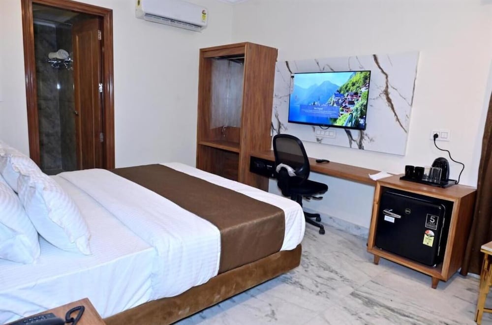 Deluxe Room - Photo 5