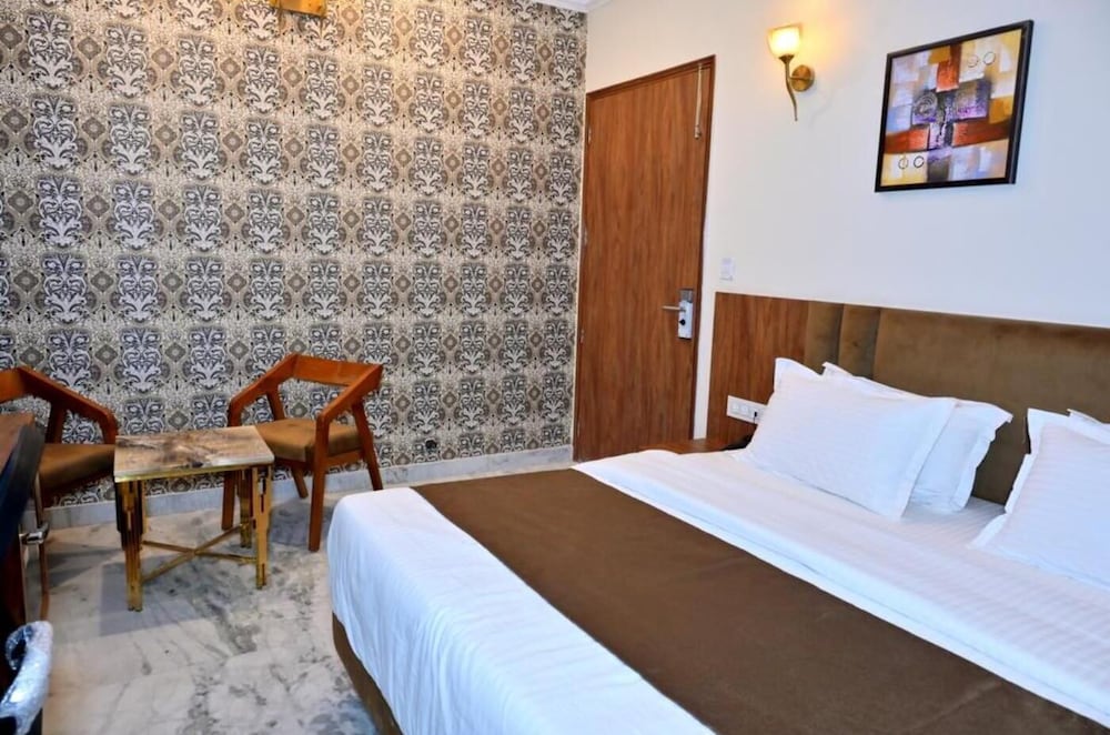 Deluxe Room - Photo 3