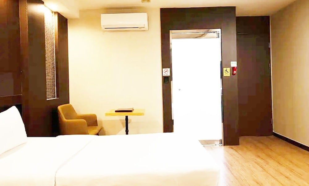 Deluxe Twin Room - Photo 6