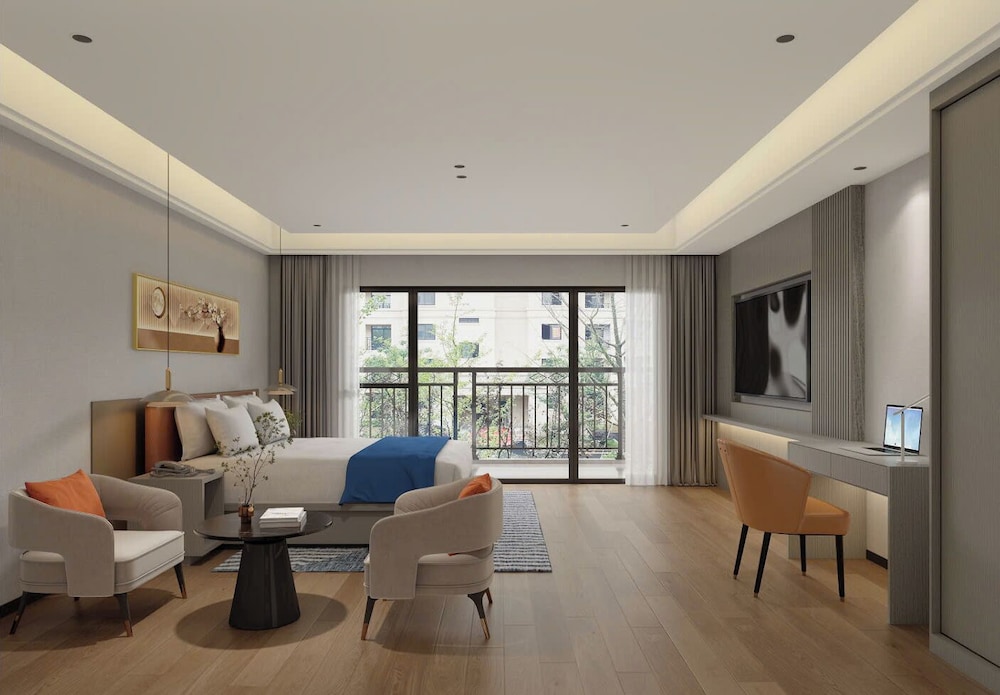 Comfort Suite, Balcony, City View