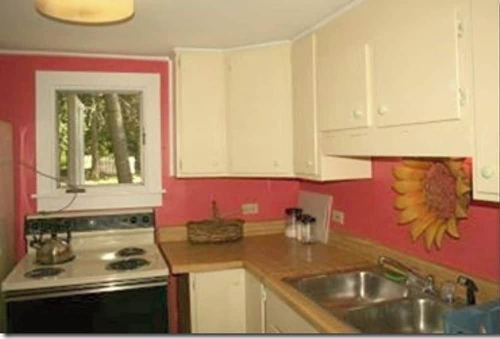 Cottage, 1 Queen Bed, Fireplace, Ocean View photo 1