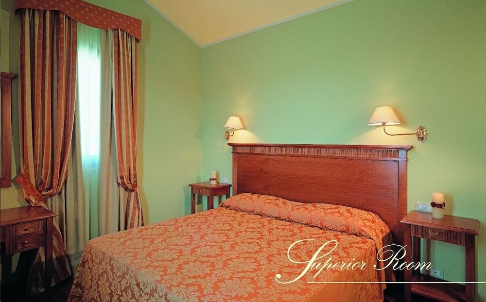 Superior Room, Hill View