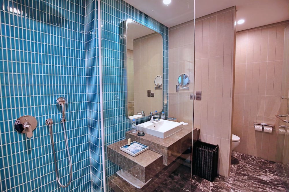 Deluxe Triple Room, City View