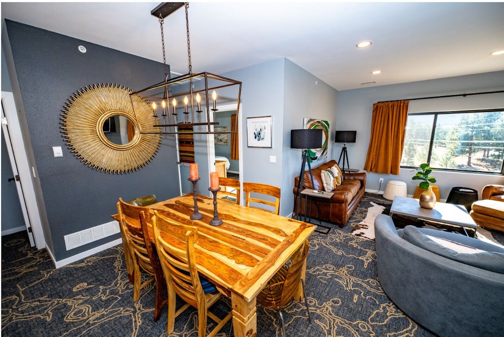 Exclusive Condo, 2 Bedrooms, Fireplace photo 3