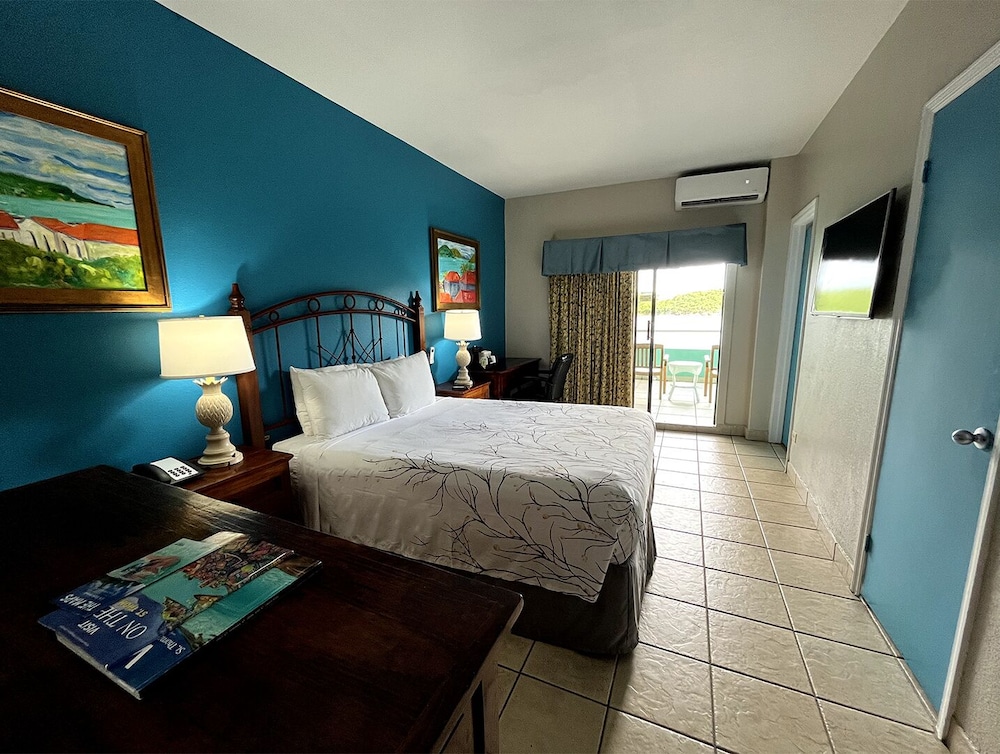 Ocean View Queen Bed