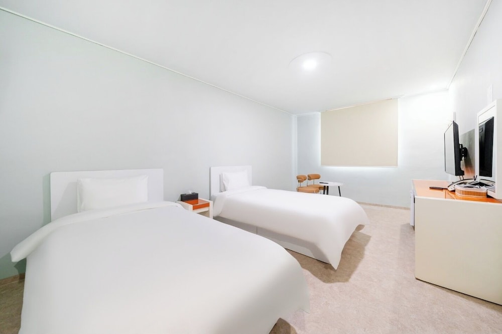 Deluxe Twin Room - Photo 1