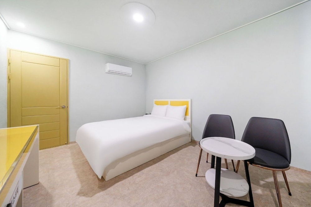 Standard Double Room - Photo 6
