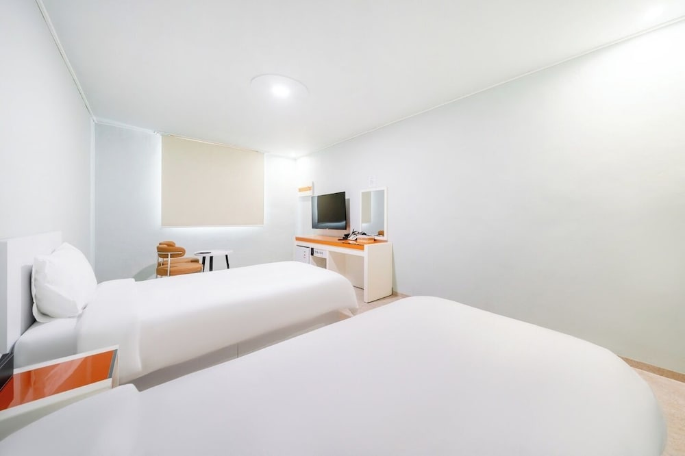 Deluxe Twin Room - Photo 7