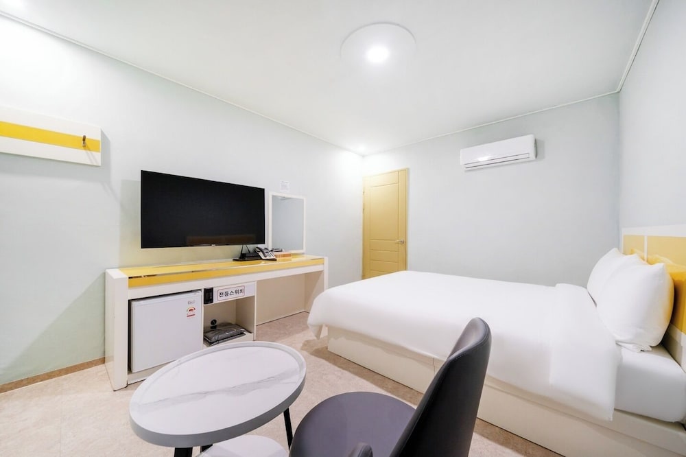 Standard Double Room - Photo 2